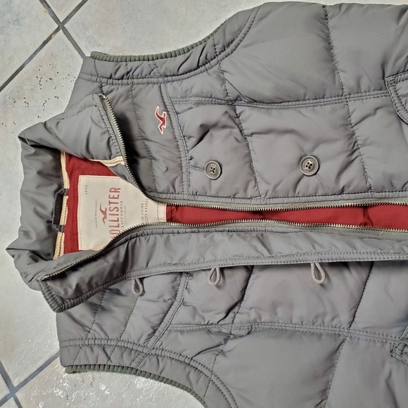 Hollister Puffer Vest - Picture 2 of 8